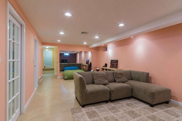 106 Selwyn Road Newton, MA 02461 - Photo 9 of 20 Gallery Image 9