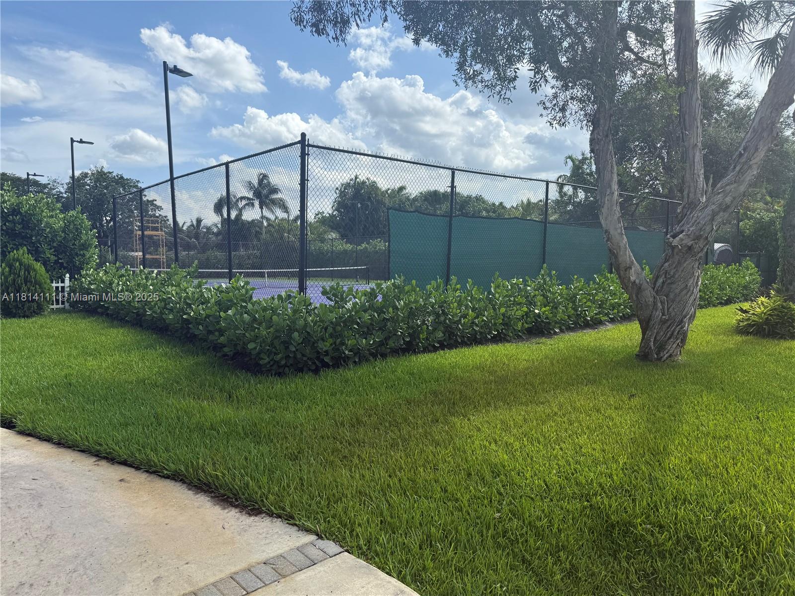 11820 Northwest 5th Street Plantation, FL 33325 - Photo 5 of 6 a view of a garden