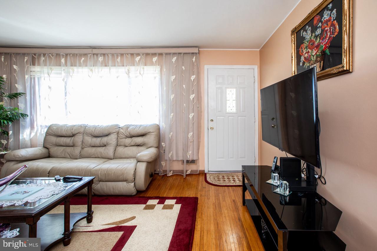 38 Albemarle Road Hamilton, NJ 08690 - Photo 4 of 39 a living room with furniture and a window