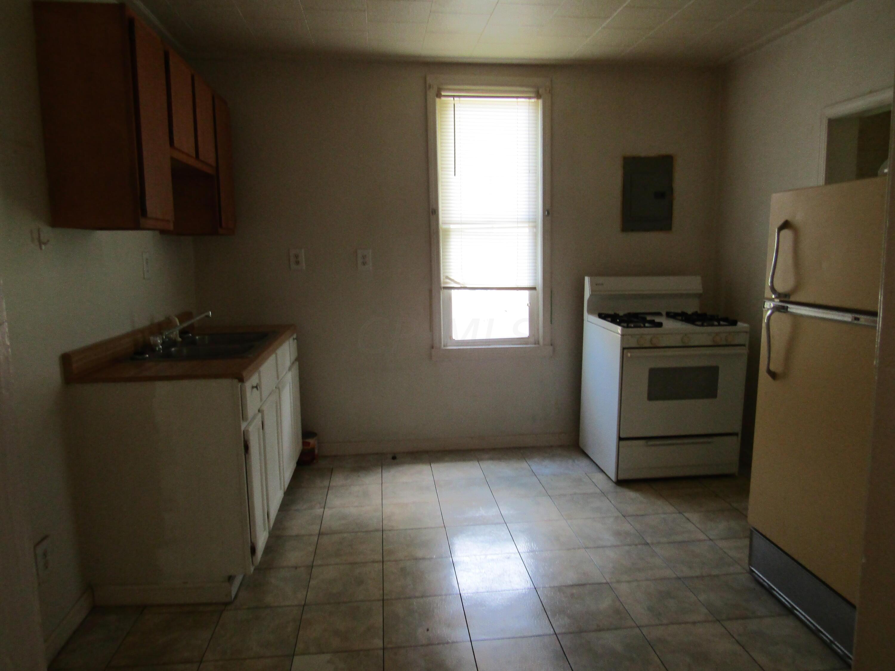528 Ridge Avenue Crooksville, OH 43731 - Photo 5 of 14