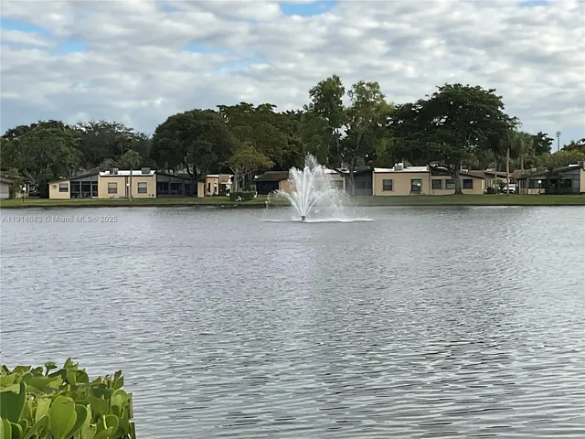 $1,700 | 301 Cambridge Road, Unit 312, Hollywood, FL 33024