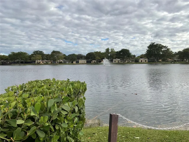 $1,700 | 301 Cambridge Road, Unit 312, Hollywood, FL 33024