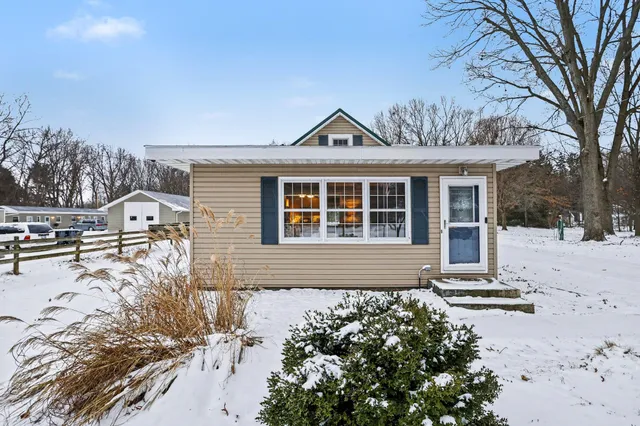 $418,000 | 2844 West Glenlord Road, Stevensville, MI 49127