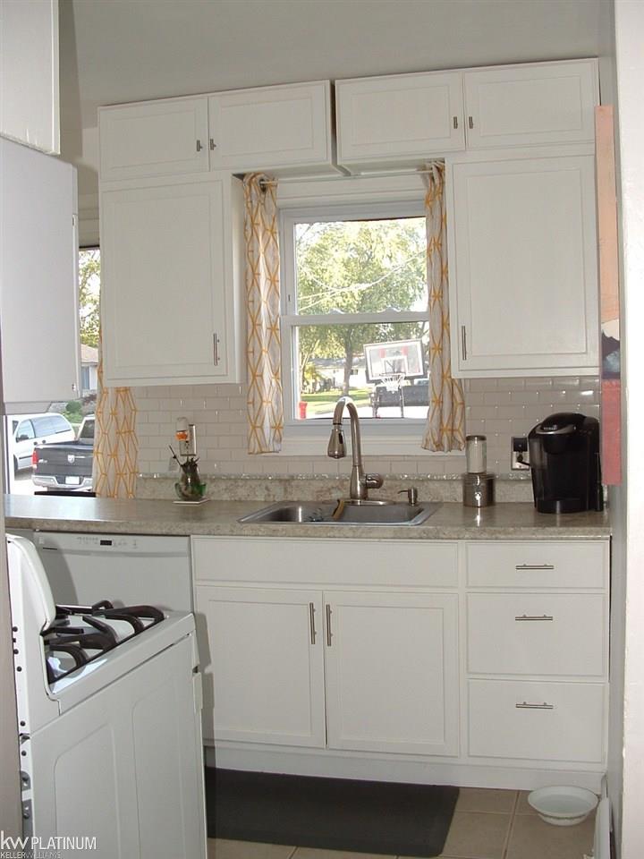 17363 Martin Road Roseville, MI 48066 - Photo 13 of 31 Gallery Image 13
