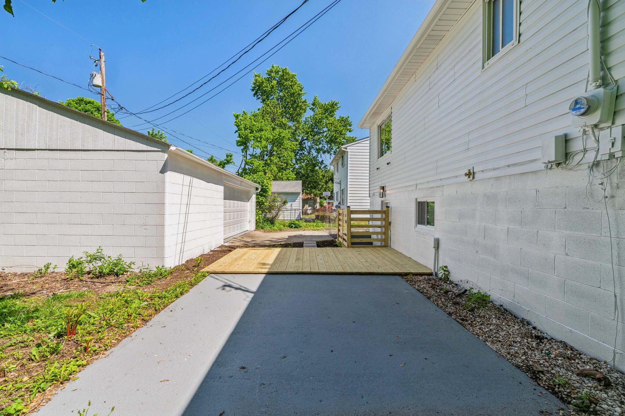 3699 Alpena Road Columbus, OH 43232 - Photo 17 of 18 ENJOY these 2 patios!