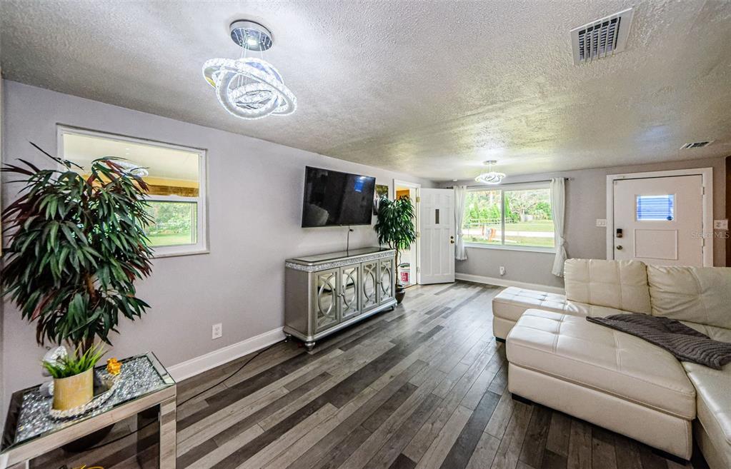 11403 Tucker Road Riverview, FL 33569 - Photo 9 of 54 Livingroom