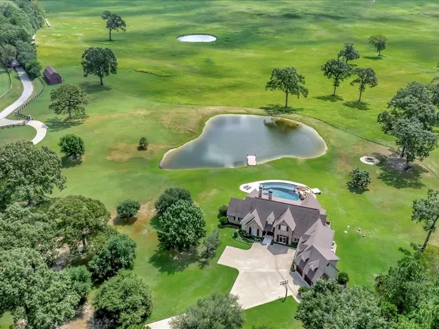 $3,490,000 | 1811 Caspers Cove Road, Lufkin, TX 75904