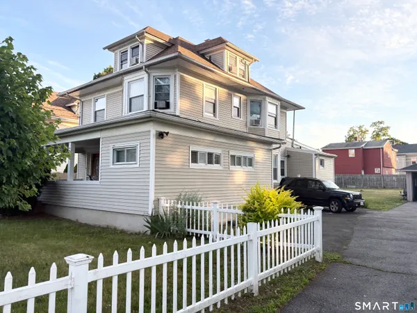 $900,000 | 15 Edlie Avenue, Norwalk, CT 06855