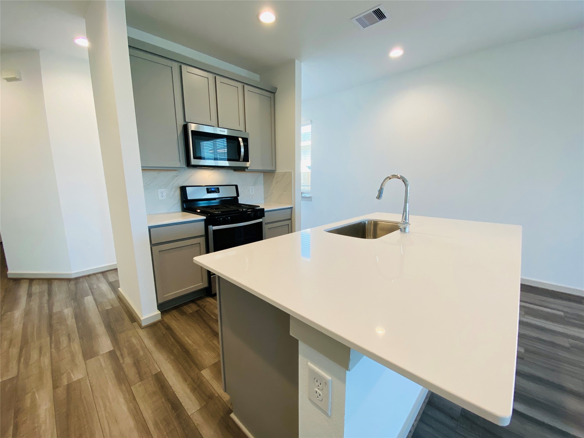 2811 White Summit Court Houston, TX 77047 - Photo 3 of 17