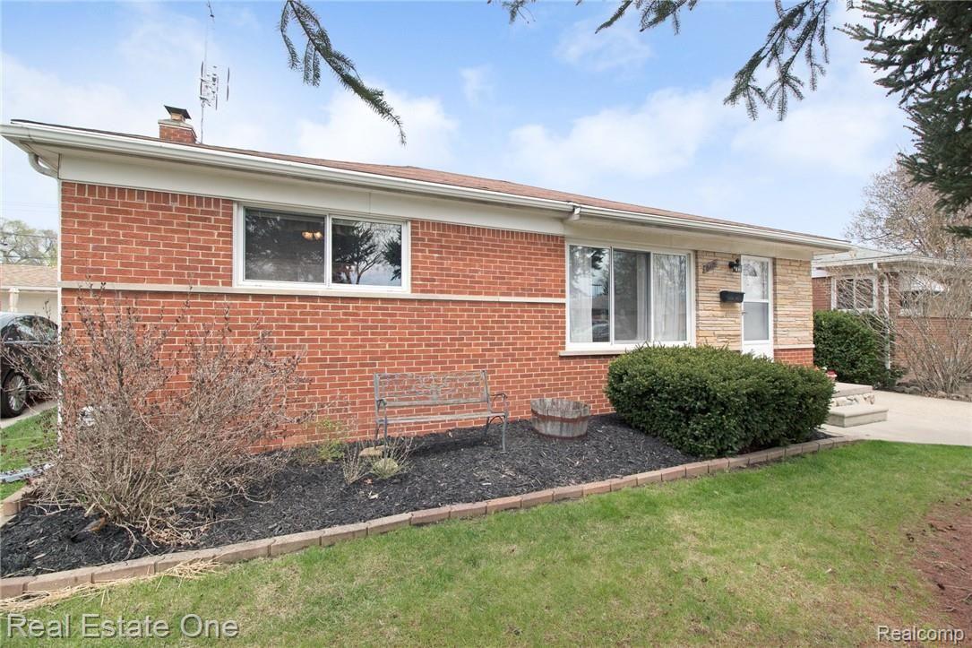 18475 Stephens Road Eastpointe, MI 48021 - Photo 2 of 24 2 Front.jpg