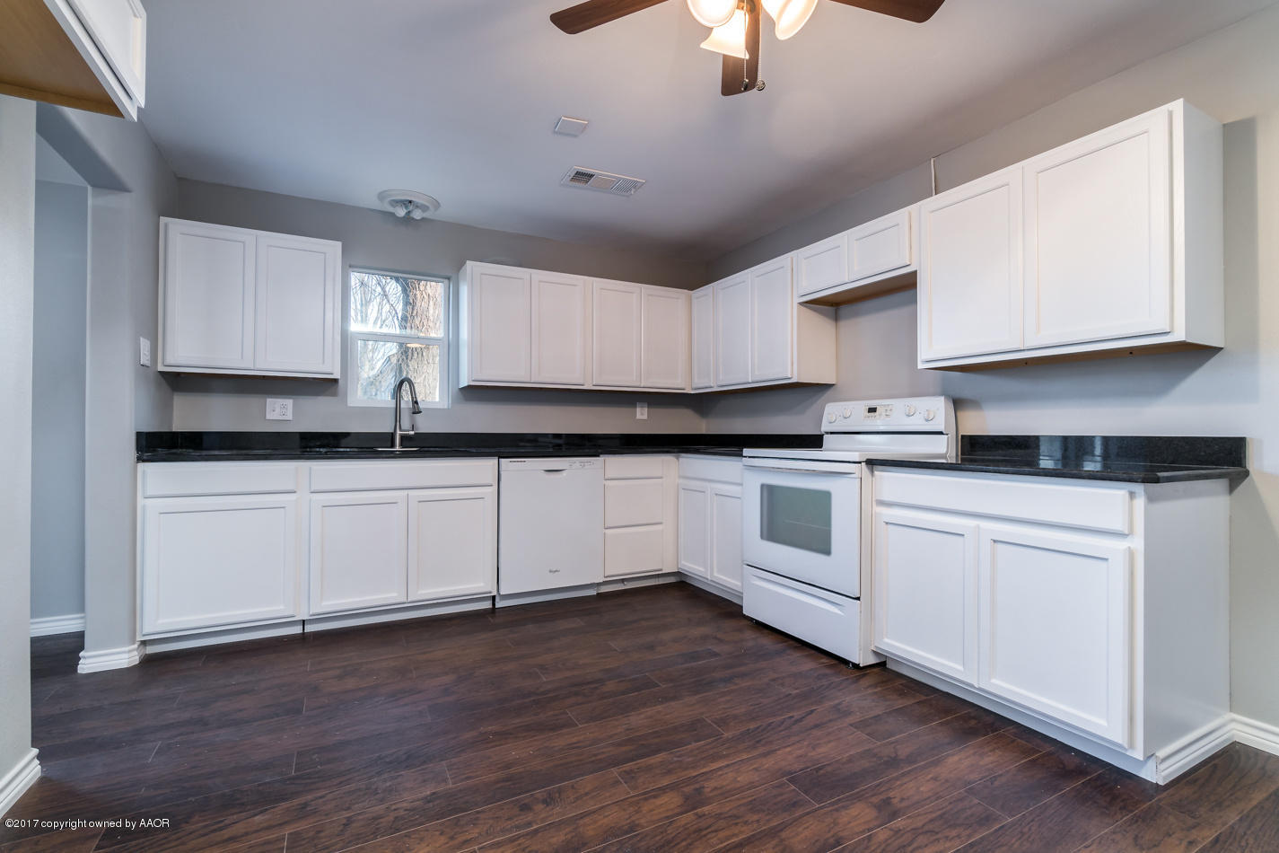 3616 South Washington Street Amarillo, TX 79110 - Photo 4 of 20 KITCHEN