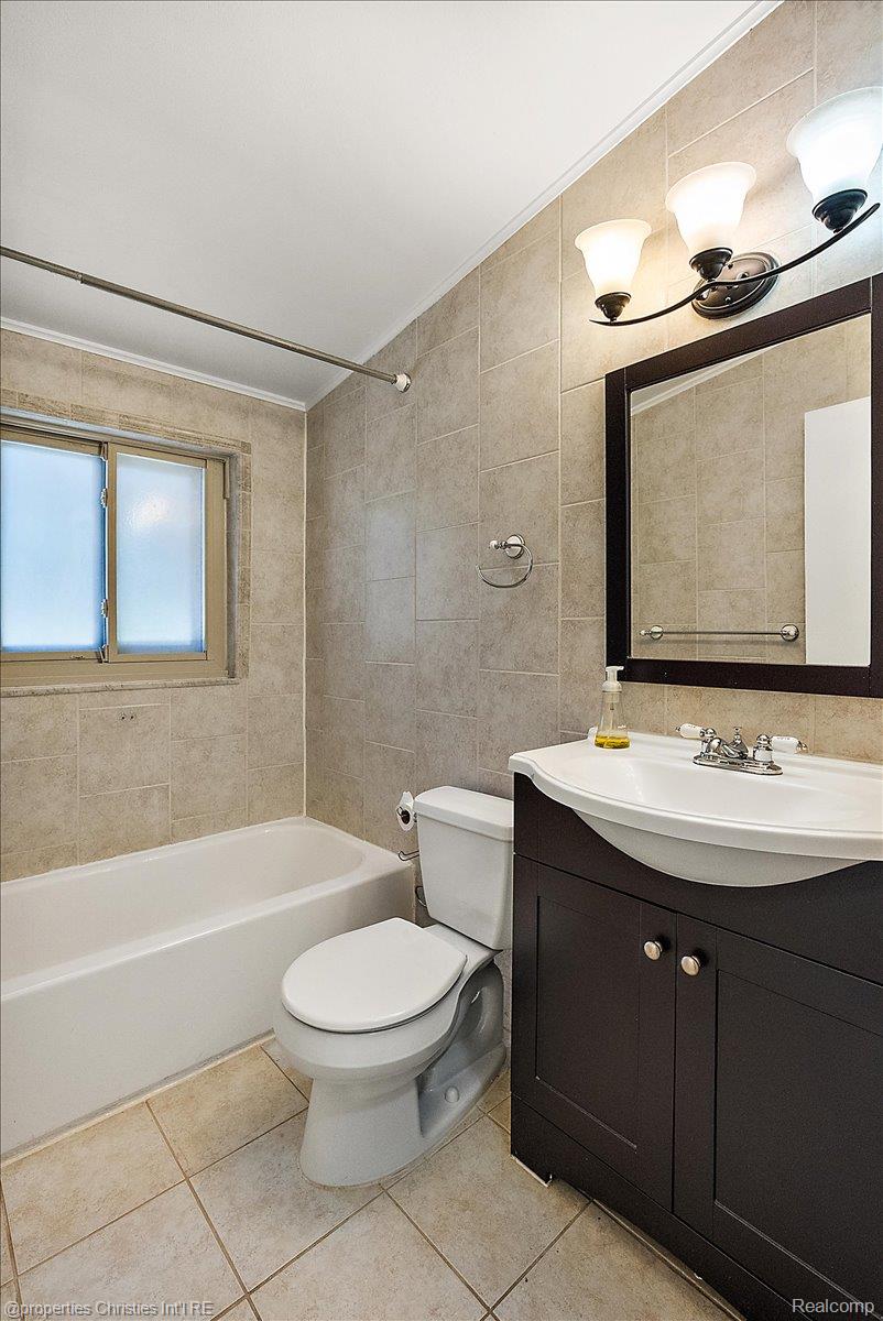 880 North Adams Road, Unit 6 Birmingham, MI 48009 - Photo 19 of 21 22-880 N Adams-22.jpg
