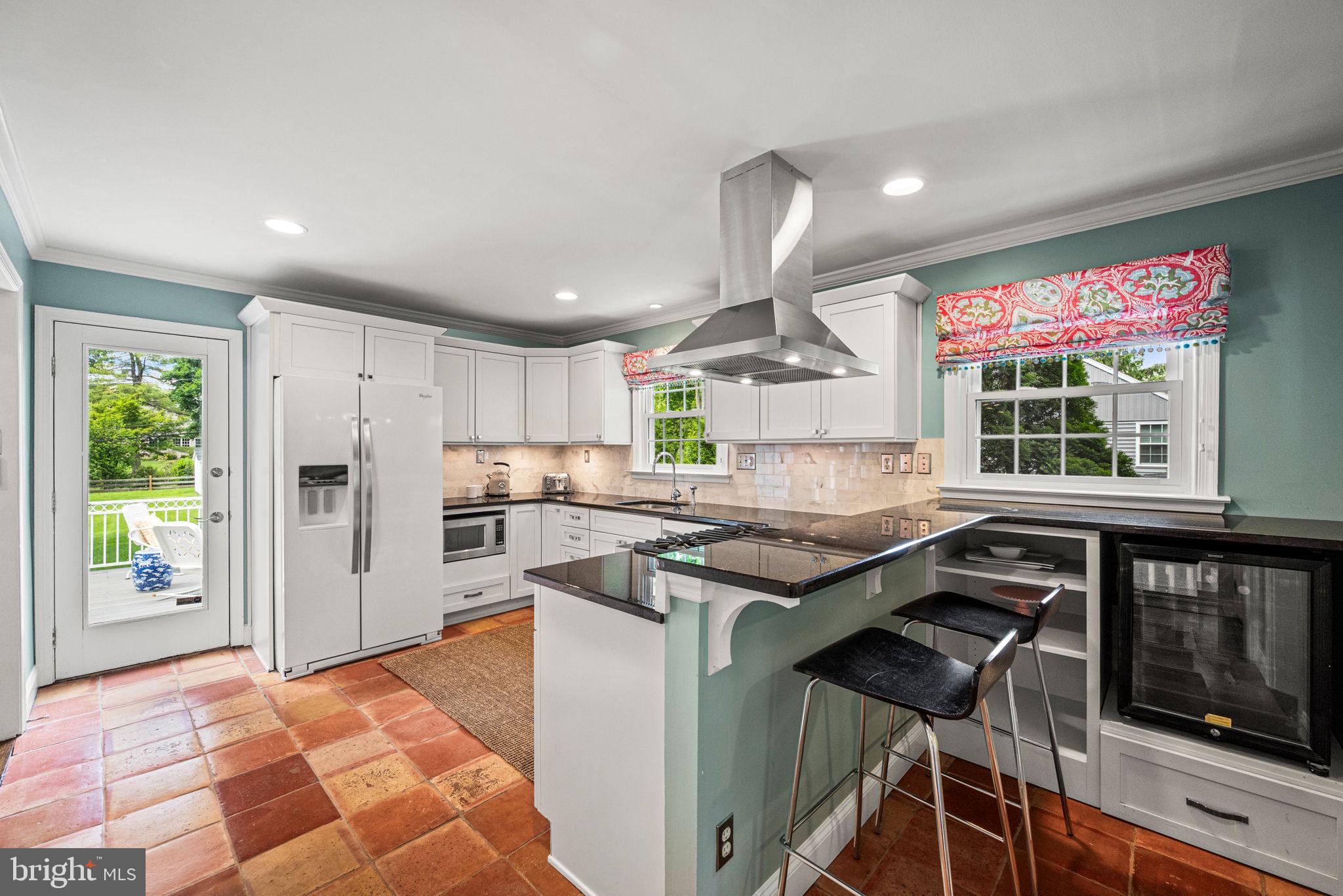 121 Upper Gulph Road Wayne, PA 19087 - Photo 10 of 42 Kitchen - counter seating & door to back Deck