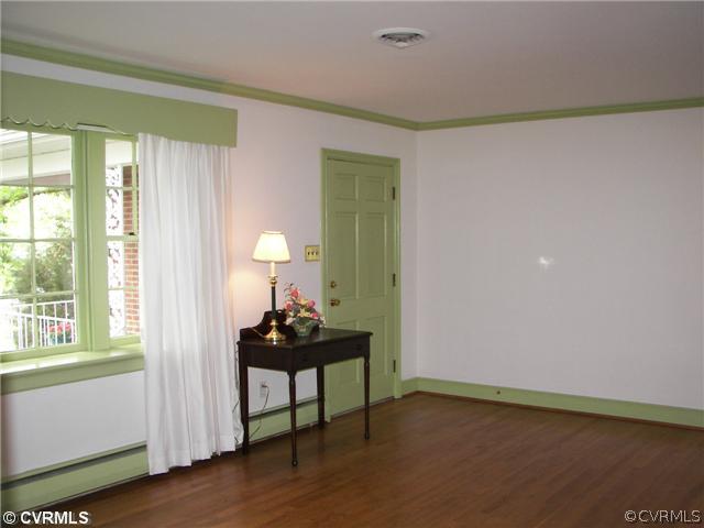 9302 Ashford Road Henrico, VA 23229 - Photo 3 of 12 Living Room - Huge living room with wood floors an