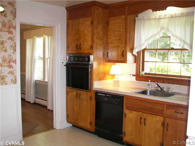 9302 Ashford Road Henrico, VA 23229 - Photo 7 of 12 Kitchen
