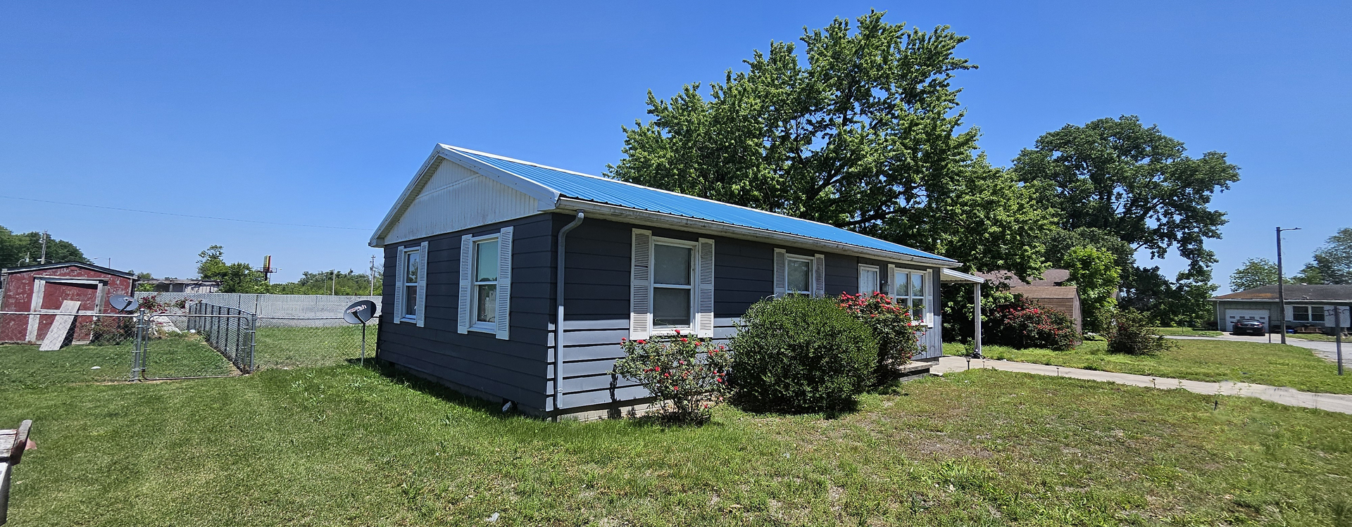 102 Mohawk Street McClure, IL 62957 - Photo 3 of 4 a view of a house with a yard