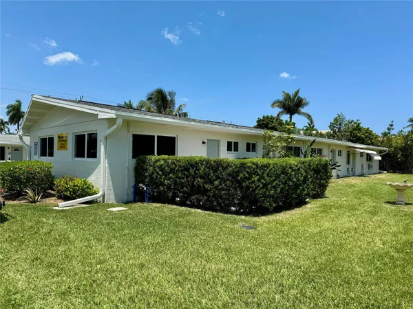 $1,600 | 120 Northeast 10th Avenue, Unit 1, Hallandale Beach, FL 33009