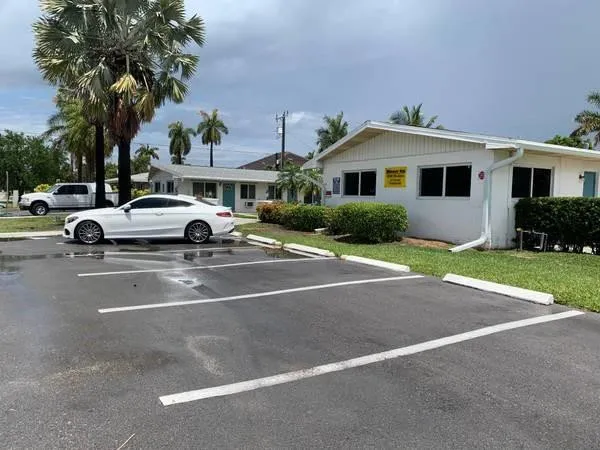 $1,600 | 120 Northeast 10th Avenue, Unit 1, Hallandale Beach, FL 33009