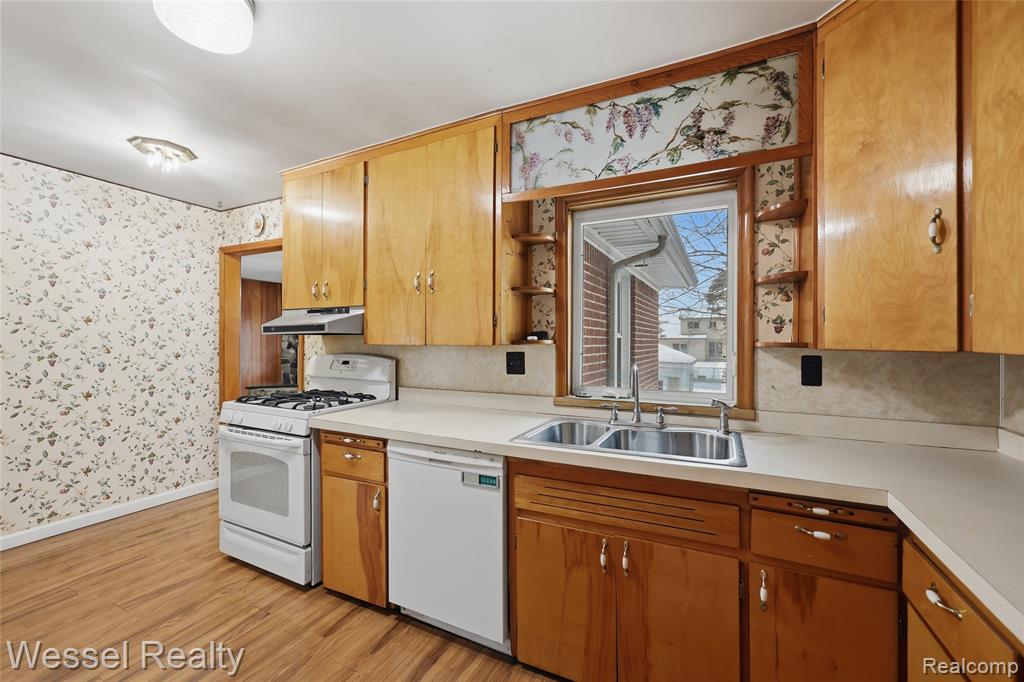 28771 Bunert Road Warren, MI 48088 - Photo 8 of 43
