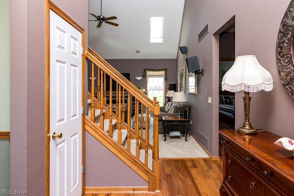 40617 Slife Road Lagrange, OH 44050 - Photo 6 of 35 Entryway at the front door.