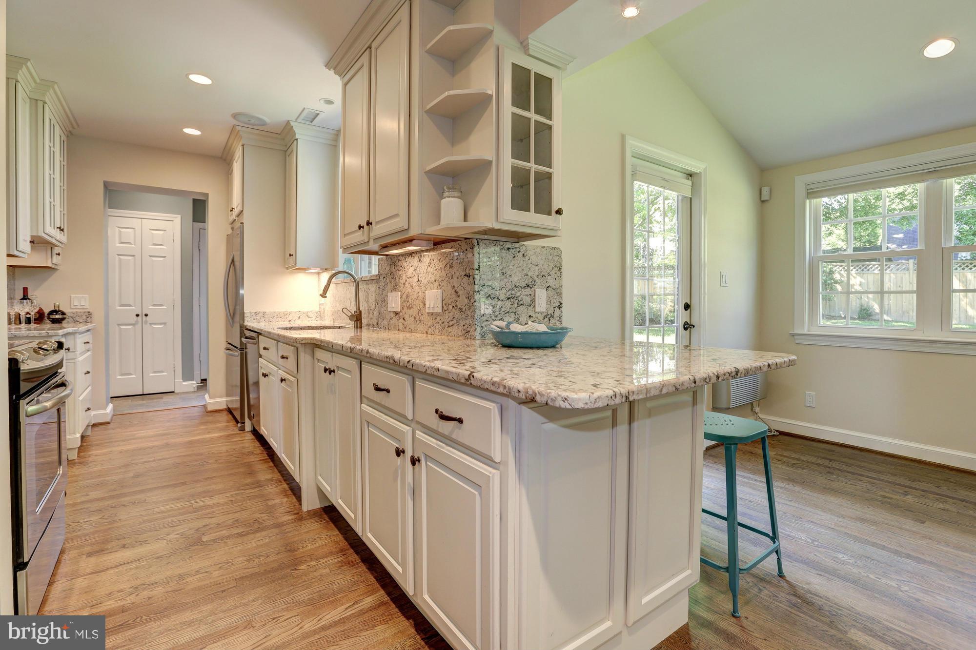 5304 Wriley Road Bethesda, MD 20816 - Photo 13 of 30 Eat-in Breakfast Bar