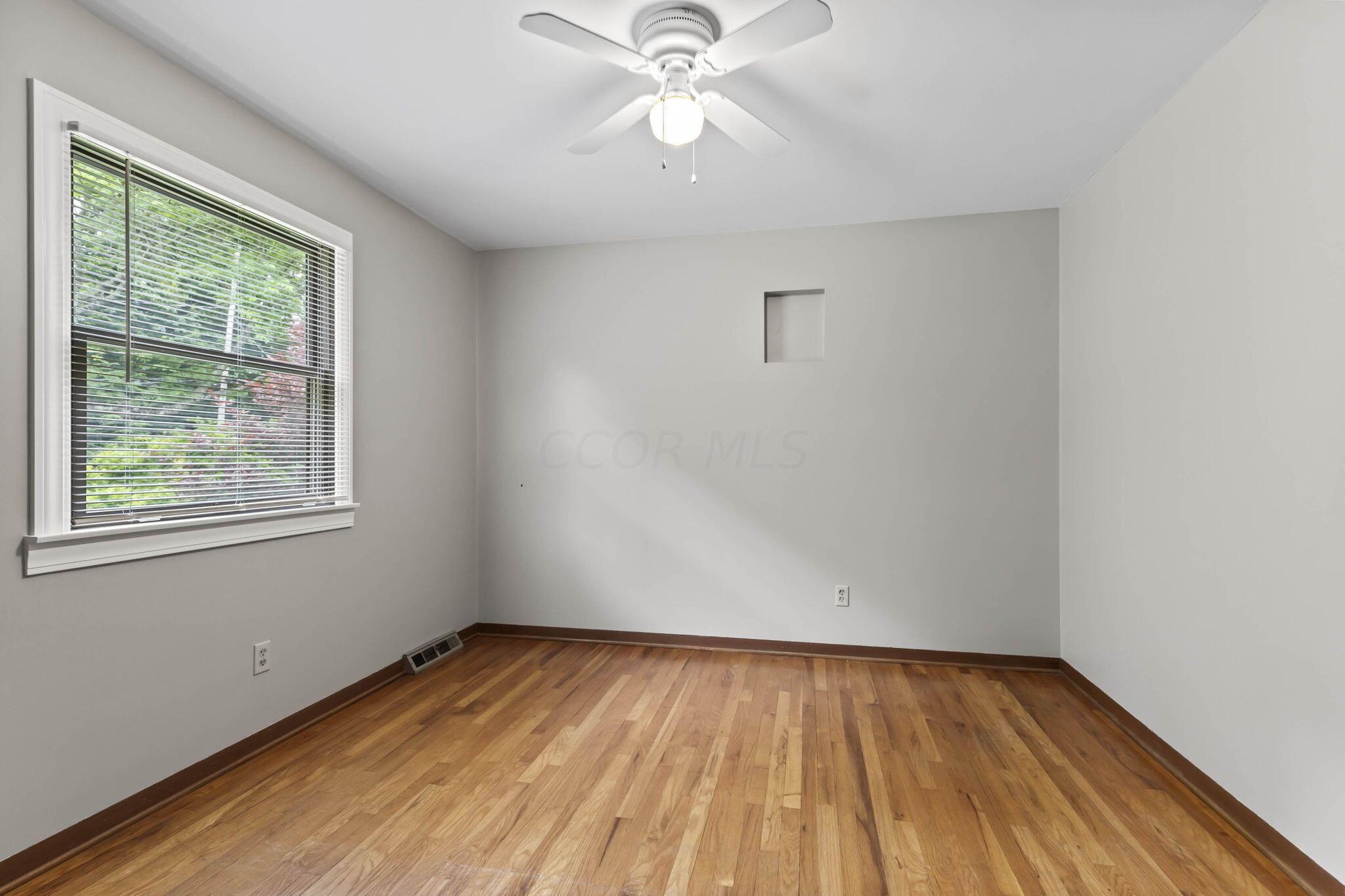 999 Birchmont Road Columbus, OH 43220 - Photo 28 of 53 Bedroom 2
