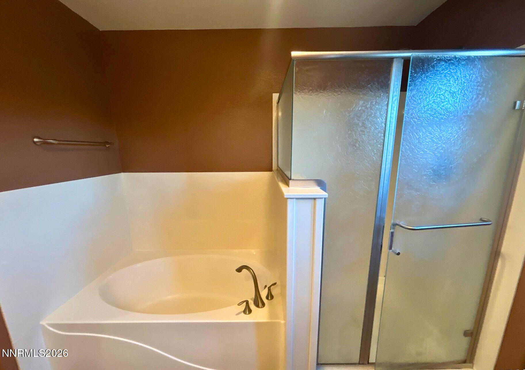 2035 Echo Valley Parkway Reno, NV 89521 - Photo 12 of 16 a bathroom with a bathtub