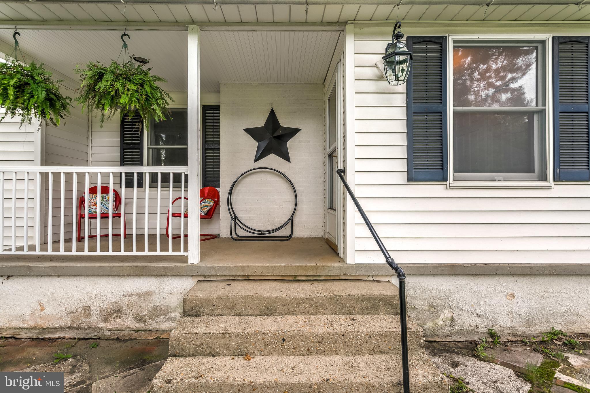 1124 Greenway Road Cockeysville, MD 21030 - Photo 5 of 61