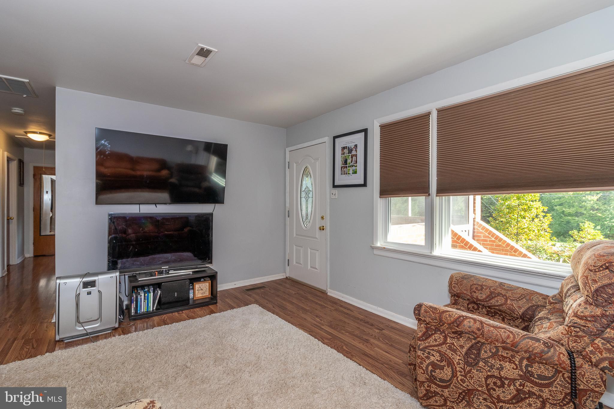 14322 Spriggs Road Woodbridge, VA 22193 - Photo 12 of 37 Gallery Image 12