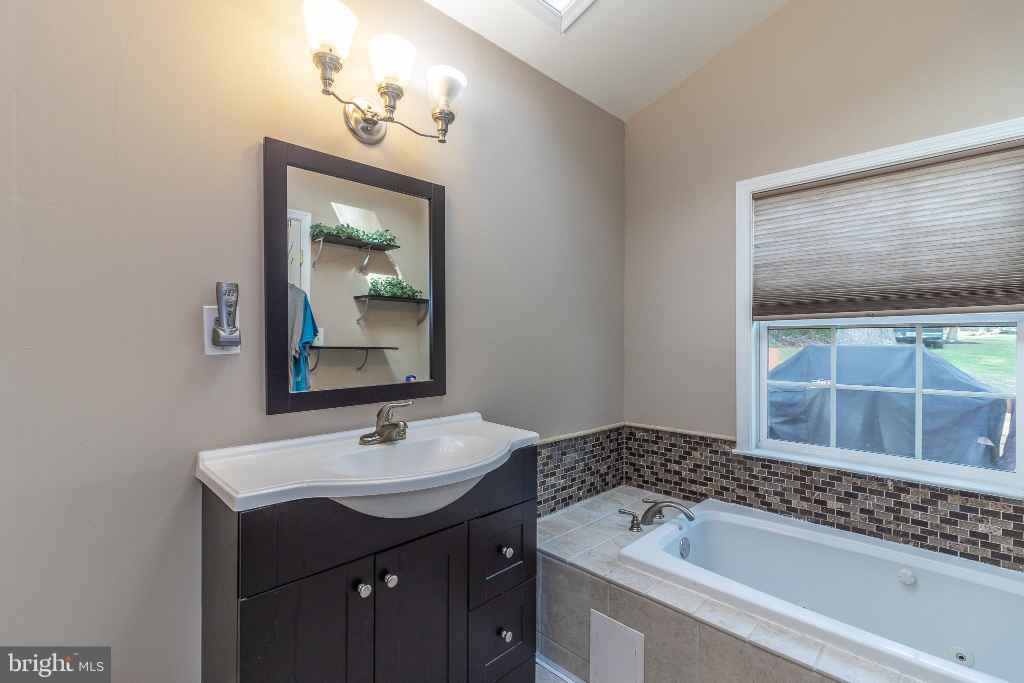 14322 Spriggs Road Woodbridge, VA 22193 - Photo 23 of 37 Gallery Image 23