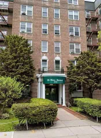 $189,500 | 84-55 Daniels Street, Unit 6E | Briarwood