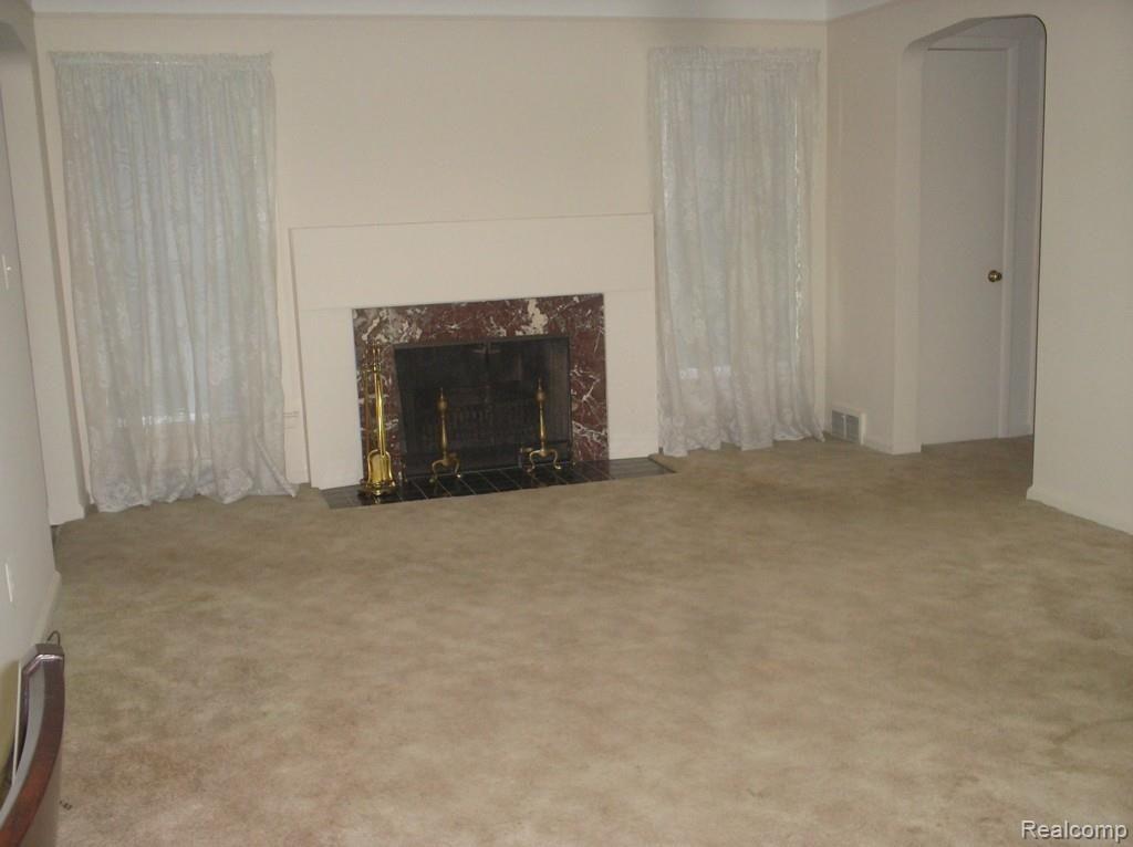 1039 Nottingham Road Grosse Pointe, MI 48230 - Photo 2 of 15 108.jpg