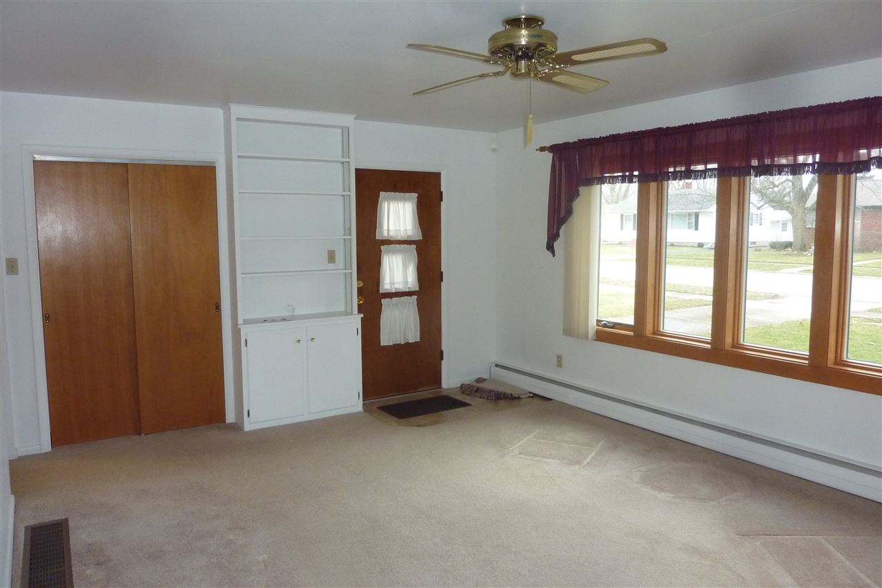 1102 Jackson Boulevard Rochester, IN 46975 - Photo 4 of 21