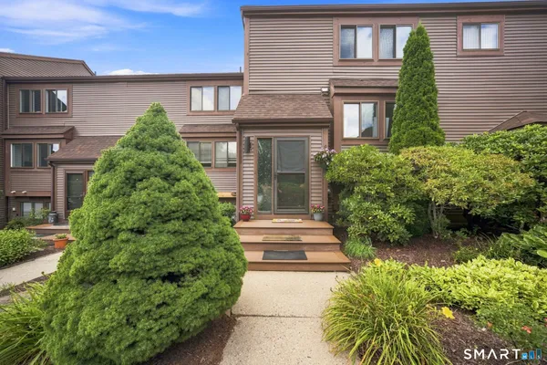 $369,900 | 6 Wickham's Fancy, Unit 6, Canton, CT 06019