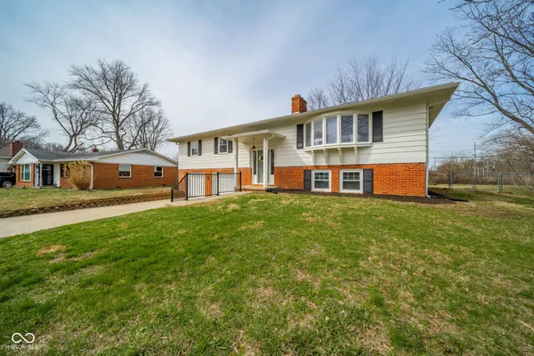 $274,900 | 807 Bittersweet Lane, Anderson, IN 46011