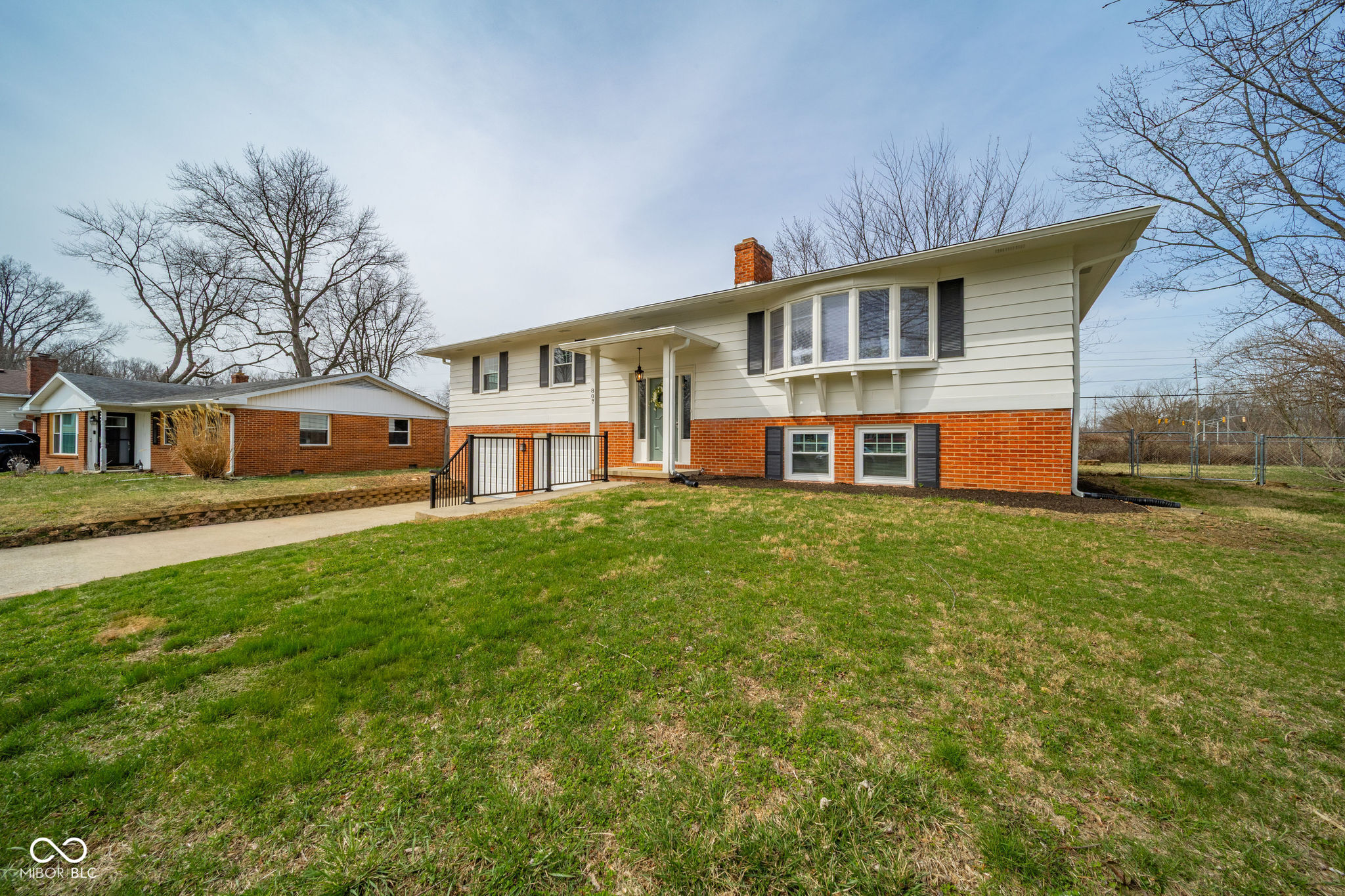 807 Bittersweet Lane Anderson, IN 46011 - Photo 1 of 33