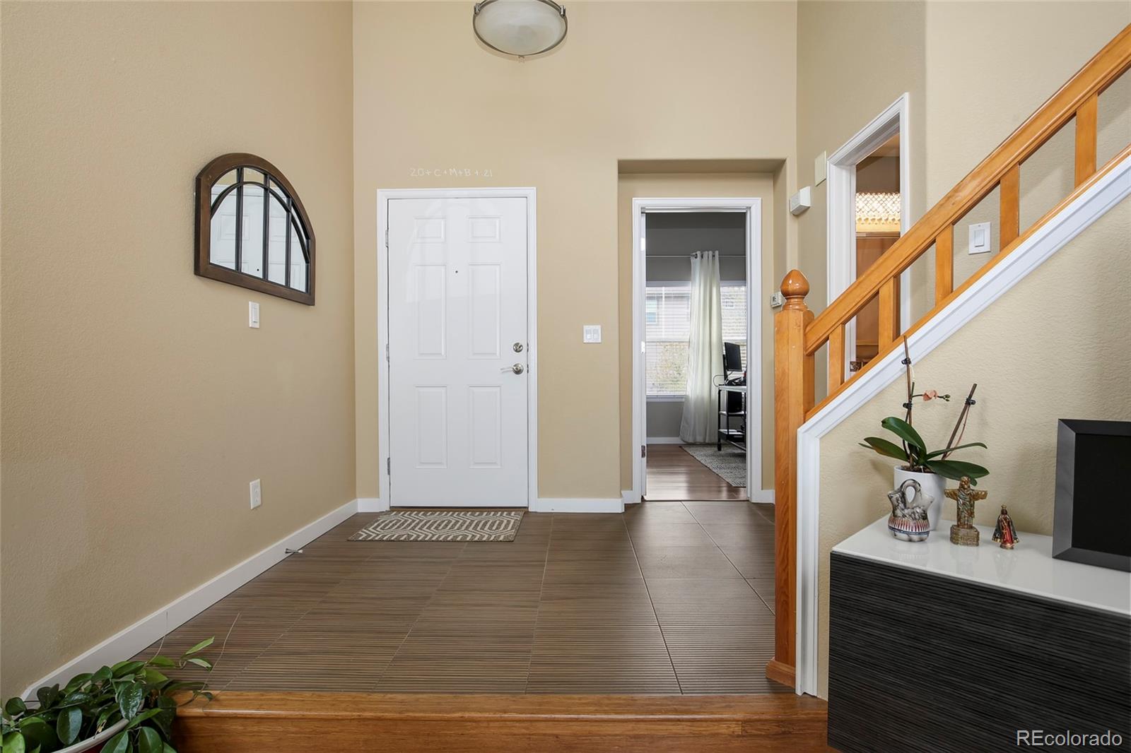 5527 Jaguar Way Highlands Ranch, CO 80130 - Photo 3 of 36
