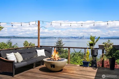 $2,450,000 | 10847 Bill Point Bluff Northeast, Bainbridge Island, WA 98110