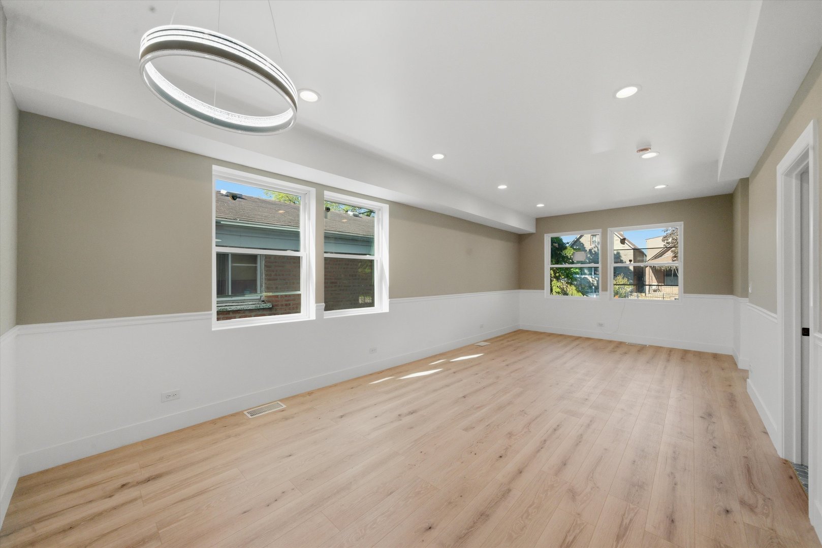 939 North Harding Avenue Chicago, IL 60651 - Photo 5 of 27