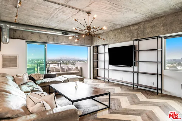 $7,000 | 1155 North La Cienega Boulevard, Unit 706, West Hollywood, CA 90069