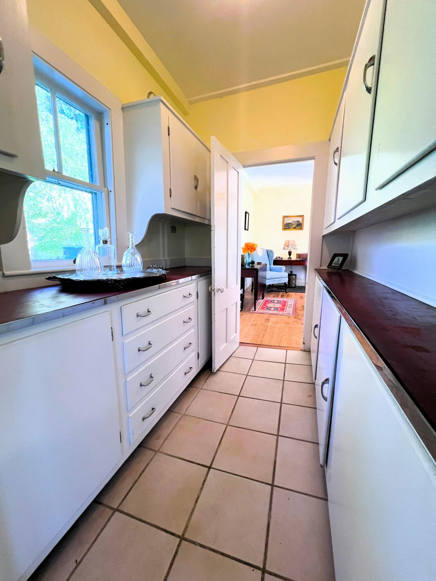 501 Bremen Road Waldoboro, ME 04572 - Photo 15 of 47 Butler's Pantry