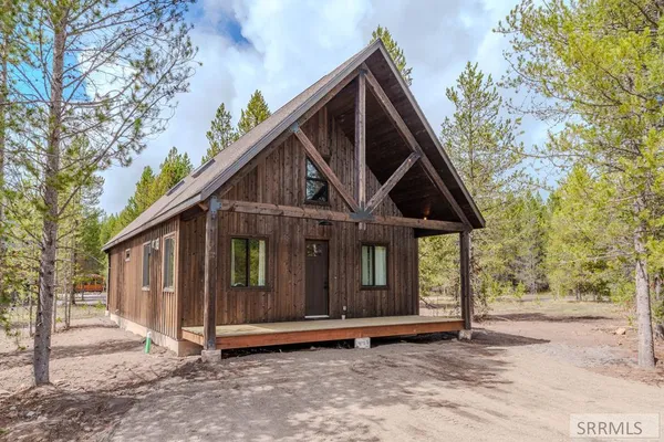 $830,000 | 3775 Arctic Fox Drive, Island Park, ID 83429