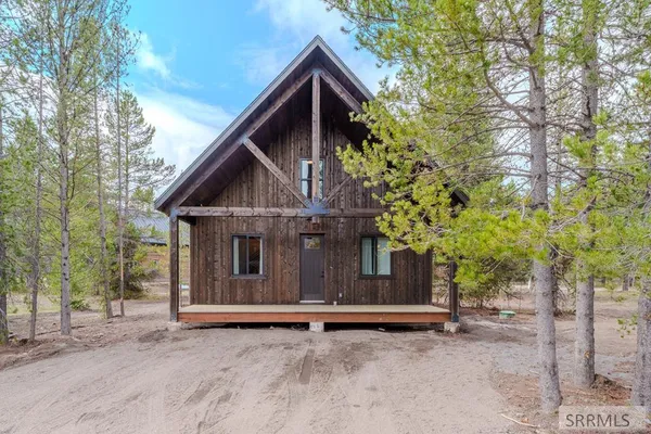 $830,000 | 3775 Arctic Fox Drive, Island Park, ID 83429