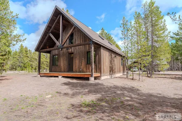 $830,000 | 3775 Arctic Fox Drive, Island Park, ID 83429