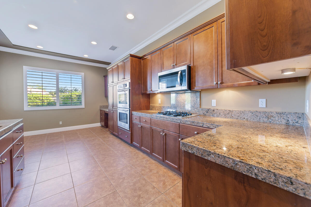 112 Rosetta Court Palm Desert, CA 92211 - Photo 12 of 41 a kitchen with a stove a sink and a microwave