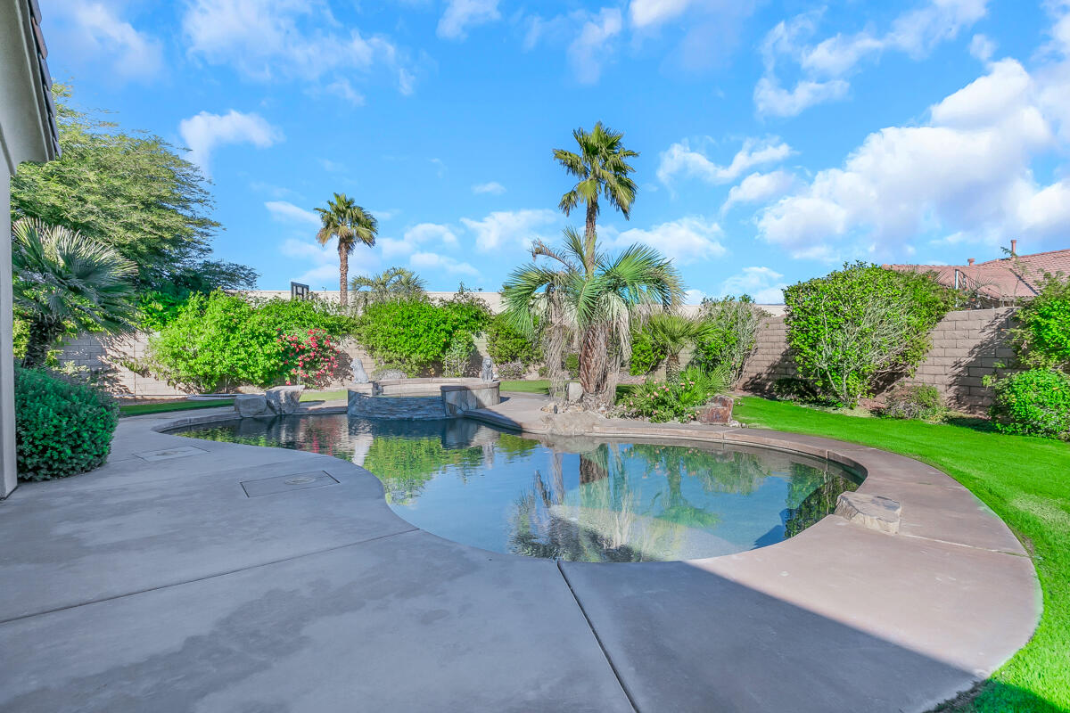 112 Rosetta Court Palm Desert, CA 92211 - Photo 39 of 41 a swimming pool with outdoor seating and plants