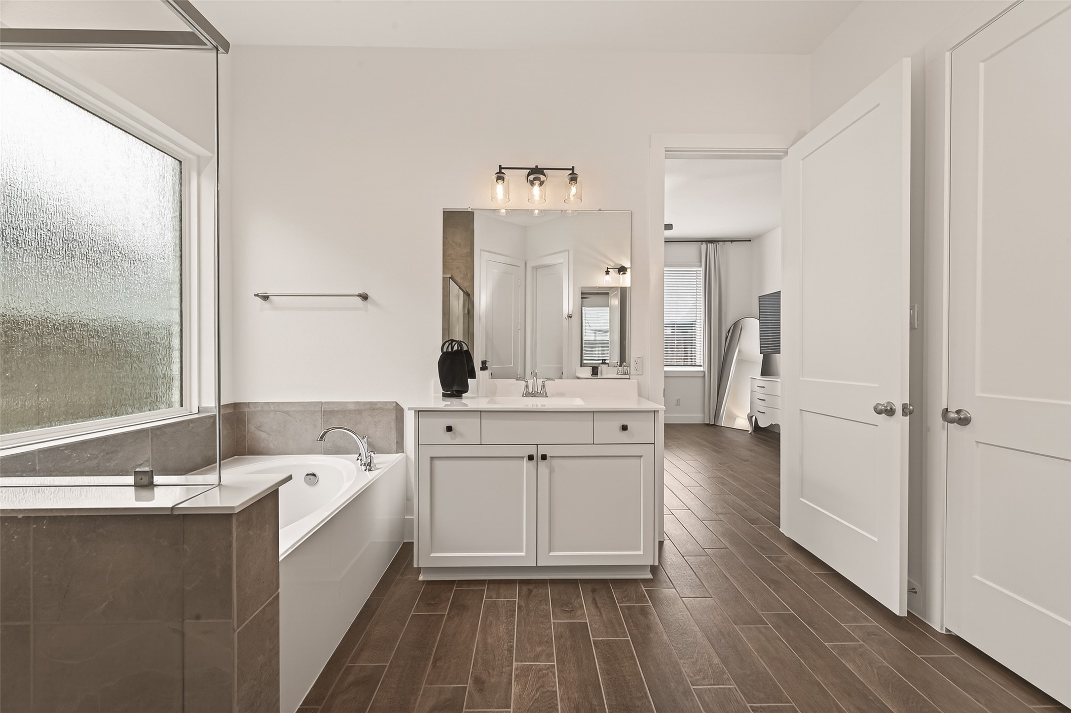 5019 Country Mdws Trail Rosharon, TX 77583 - Photo 37 of 49 a spacious bathroom with a double vanity sink a mirror and a bathtub
