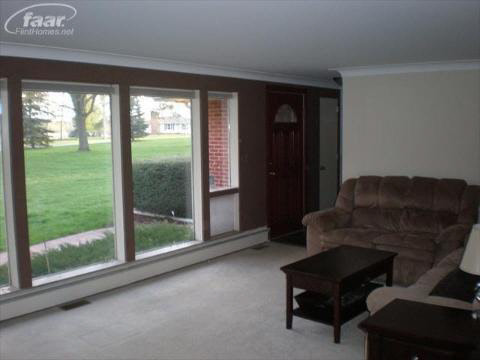 9385 East Coldwater Road Davison, MI 48423 - Photo 9 of 18 20185469-8.JPG