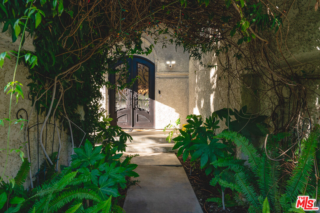 24232 Mentry Drive Newhall, CA 91321 - Photo 2 of 24