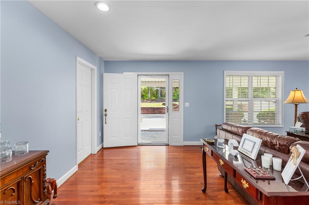 1085 Mystic Lane King, NC 27021 - Photo 6 of 50 Living Room